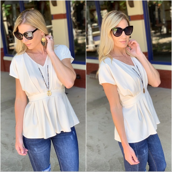 ✨LAST TWO✨Cream Pleated peplum style blouse - Picture 5 of 5
